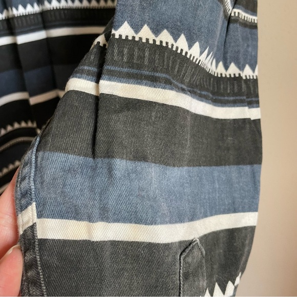 Arizona Jean Company Aztec Geometric Pattern Shirt - Picture 6 of 7